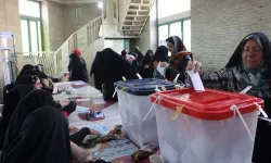 İran'da Devrimden Bu Yana En Düşük Katılımlı Seçim