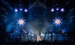 Ajda Pekkan kariyerindeki ilk stadyum konserini verdi!