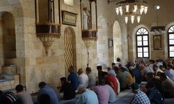 Depremde hasar gören Kozluca Camii yeniden cemaatine kavuştu