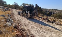 Nizip Belediyesi kırsal mahallelerdeki yolları düzenliyor