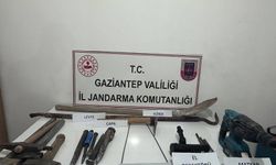 Gaziantep’te kaçak kazı yapan şüpheliler suçüstü yakalandı