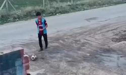 Gaziantep’te babasının aracını baraj yapıp futbol yeteneğini konuşturuyor