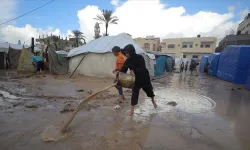 Çadırları Sular Altında Kalan Filistinlilerin Yaşam Mücadelesi Sürüyor