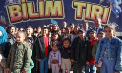 Başkan Şahin Nizip’te Çocuklarla Bilim Tırında Buluştu