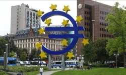 ECB Üç Temel Politika Faizini 25 Baz Puan Düşürdü