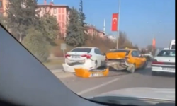 Gaziantep’te zincirleme trafik kazası! 3 araç birbirine girdi…