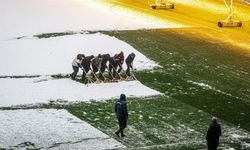 Gaziantep FK Trabzonspor karşılaşması için kar temizleme çalışmaları sürüyor