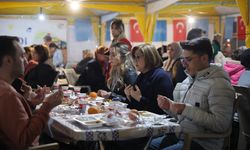 Büyükşehir’in iftar çadırları Ramazan’ın birlik ruhunu yaşatıyor