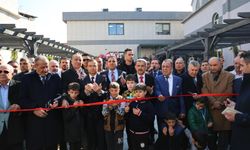 Şanser Kadooğlu, annesi Hacı Hamdiye Kadooğlu adına cami ve taziye evi yaptırdı