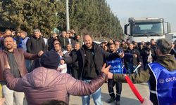 Fenomen Oğuzhan Alpdoğan, eski çalıştığı fabrikadaki greve katıldı