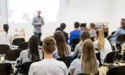 2025 Yılı 1 Mayıs Üniversitesi Tatili: Dersler İşleniyor Mu? Yoklama Alınır Mı?