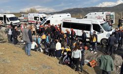 Öğretmenleri taşıyan minibüs kazaya karıştı: Çok sayıda yaralı var