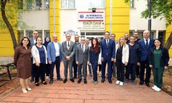 Rektör Doğan Deney Hayvanları Araştırma Merkezini Ziyaret Etti