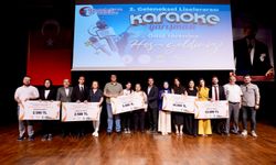 Gaziantep'te başarılı öğrencilere ödül! Ödüllerini Yılmaz'dan aldılar...