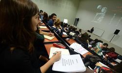 Arefe günü üniversitelerde ders var mı, yoklama alınacak mı, 5 Haziran günü resmi tatil mi?