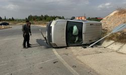 Gaziantep'te feci kaza! Dur tabeleasına çarparak durabildi