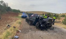 Gaziantep'te iki otomobil kafa kafaya çarpıştı: Yaralılar var