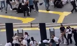 AVM önünde kadınlar tekme tokat kavga etti: O anlar kamerada