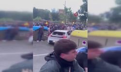 Bir Kişi Aracıyla Taraftarların Arasına Daldı: Yaralılar Var
