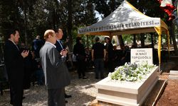 M. Naci Topçuoğlu, mezarı başında dualarla anıldı