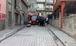 Boğazına bıçak dayadı, evini ateşe verdi