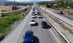 Tatilcilerin bayram yolcuğu sürüyor: 43 ilin geçiş güzergahında yoğun trafik!
