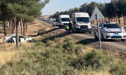 Kontrolden çıkan otomobil şarampole devrildi: Yaralılar var
