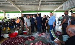 Başkan Yılmaz, Bayramın İlk Gününde Vatandaşlarla Bayramlaştı
