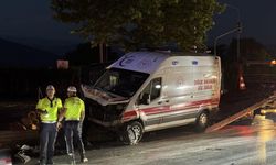 Ambulans ile çarpışan otomobilde can pazarı