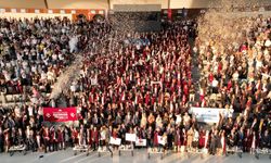 HKÜ'de mezuniyet gururu!  Bin 657 öğrenci kep attı