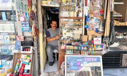 'Çakmak doktoru' baba, 2 metrekarelik dükkanda 3 evladını okutup meslek sahibi yaptı
