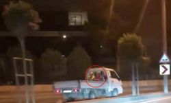 Şehrin göbeğinde "pes" dedirten kural ihlali: Kasasında yolcu taşıyarak ters şeritten ilerledi