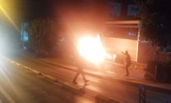 Boşanmak isteyen karısının aracını kundakladı