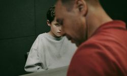Adolescence Gerçek Hikaye mi? Dizinin Konusu ve İzleyici Rehberi
