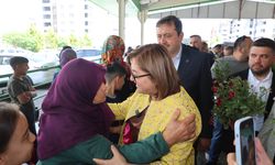 Başkan Şahin, Bayramın İlk Gününde Vatandaşlarla Bayramlaştı