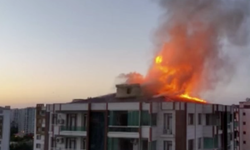 13 katlı apartmanda yangın: Mahsur kalanlar var