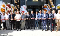 İş ve siyaset dünyası bu açılışta buluştu! Desk Dizayn'dan görkemli açılış! Gaziantep’e bir yeni soluk…