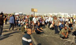 Çiftçiler Gaziantep- Şanlıurfa karayolunu trafiğe kapattı