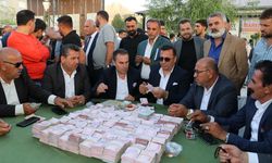 Aşiret düğününde takılanlar dudak uçuklattı! Takılan paraları 14 kişi saydı…