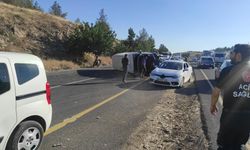 Gaziantep karayolunda feci kaza! İşçi servisi ile otomobil çarpıştı: Yaralılar var