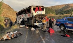 Yolcu otobüsü devrildi: Ölüler ve yaralılar var