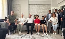 Abdulhamit Gül’den Türkiye birincisi Özyurtseven kardeşlere ziyaret! Gaziantep’in gururu oldular