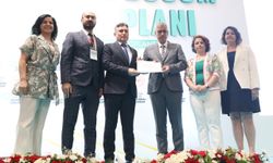 Bakan Memişoğlu’ndan Gaziantep İl Sağlık Müdürü Şahin’e ödül