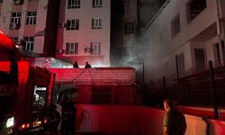 Gece yarısı binada çıkan yangın korkuttu
