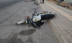 Otomobille çarpışan motosikletin sürücüsü öldü