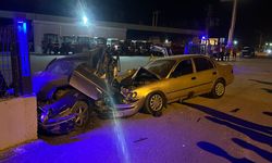 Kontrolden çıkan araç park halindeki otomobile çarptı! İşte o anlar…