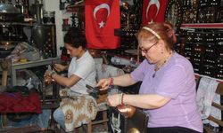 Gaziantep’te erkek işi diyenlere inat bakır işleme ustası oldular