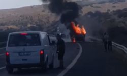 Gaziantep’te seyir halindeki kamyonet kül oldu! Video...