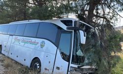 Yolcu otobüsü ile otomobilin çarpıştığı kazada 4 kişi öldü