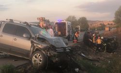 Feci kaza: Eski belediye başkanı hayatını kaybetti, eşi ve 1 kişi yaralandı